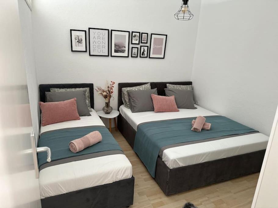 נאום Beautiful Fully Renovated Apartment By The Sea, Large Balcony With Enchanting Views מראה חיצוני תמונה