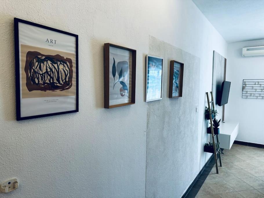 נאום Beautiful Fully Renovated Apartment By The Sea, Large Balcony With Enchanting Views מראה חיצוני תמונה