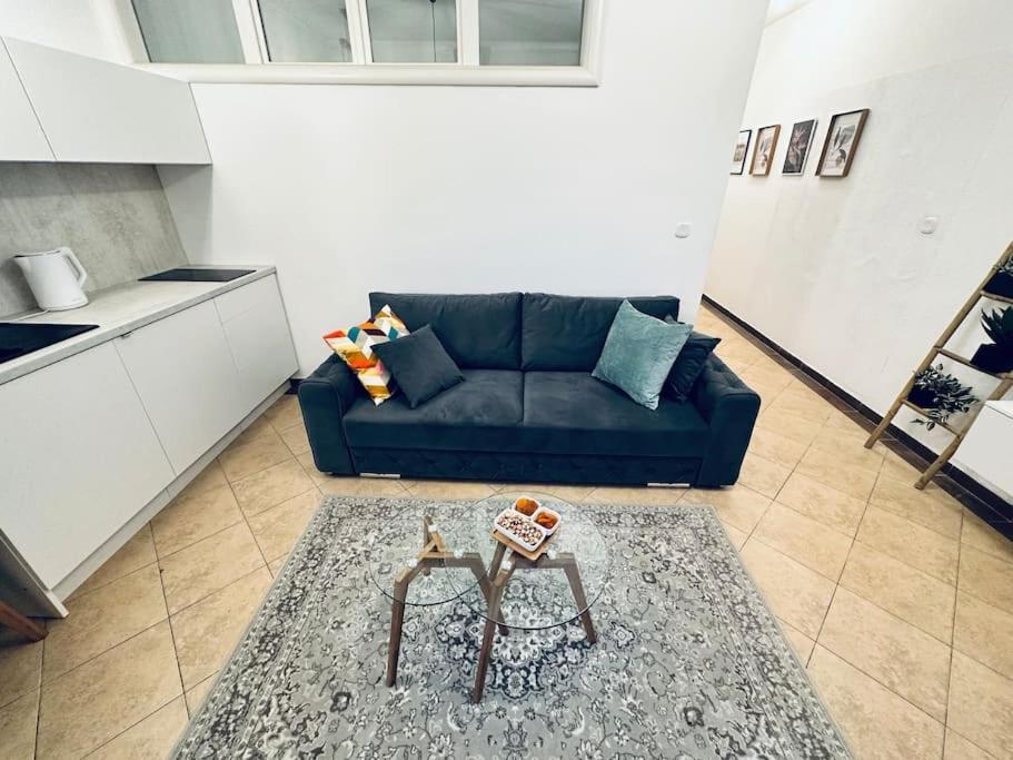 נאום Beautiful Fully Renovated Apartment By The Sea, Large Balcony With Enchanting Views מראה חיצוני תמונה