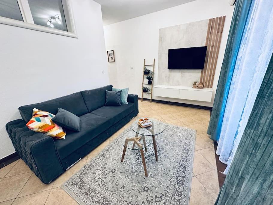 נאום Beautiful Fully Renovated Apartment By The Sea, Large Balcony With Enchanting Views מראה חיצוני תמונה
