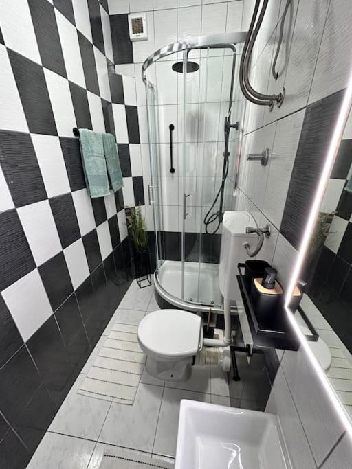 נאום Beautiful Fully Renovated Apartment By The Sea, Large Balcony With Enchanting Views מראה חיצוני תמונה