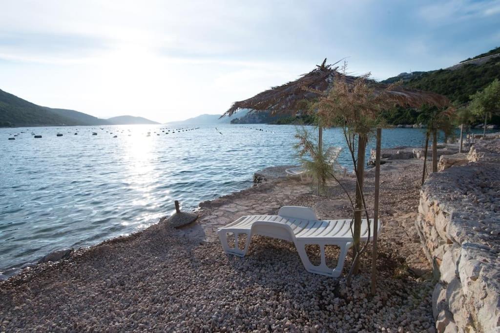 נאום Beautiful Fully Renovated Apartment By The Sea, Large Balcony With Enchanting Views מראה חיצוני תמונה