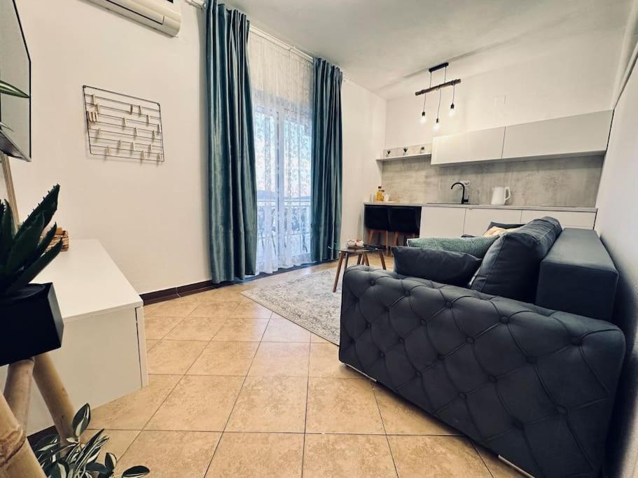 נאום Beautiful Fully Renovated Apartment By The Sea, Large Balcony With Enchanting Views מראה חיצוני תמונה