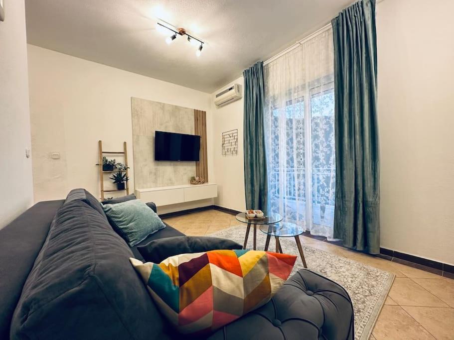 נאום Beautiful Fully Renovated Apartment By The Sea, Large Balcony With Enchanting Views מראה חיצוני תמונה