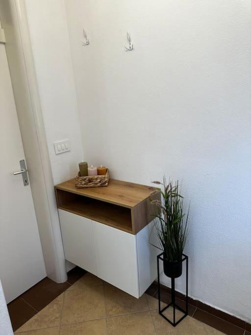 נאום Beautiful Fully Renovated Apartment By The Sea, Large Balcony With Enchanting Views מראה חיצוני תמונה